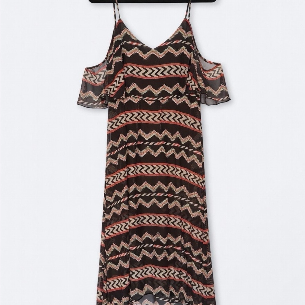 Chic Zigzag Patterned Cold Shoulder Dress